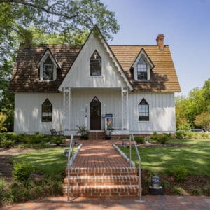 A front-facing image of the Ivey-Ellington House in Cary, NC.