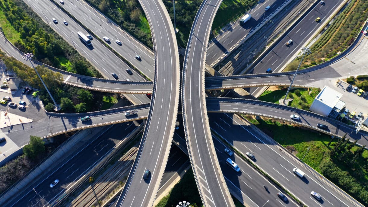 An image looking down on an intersecting interstate.